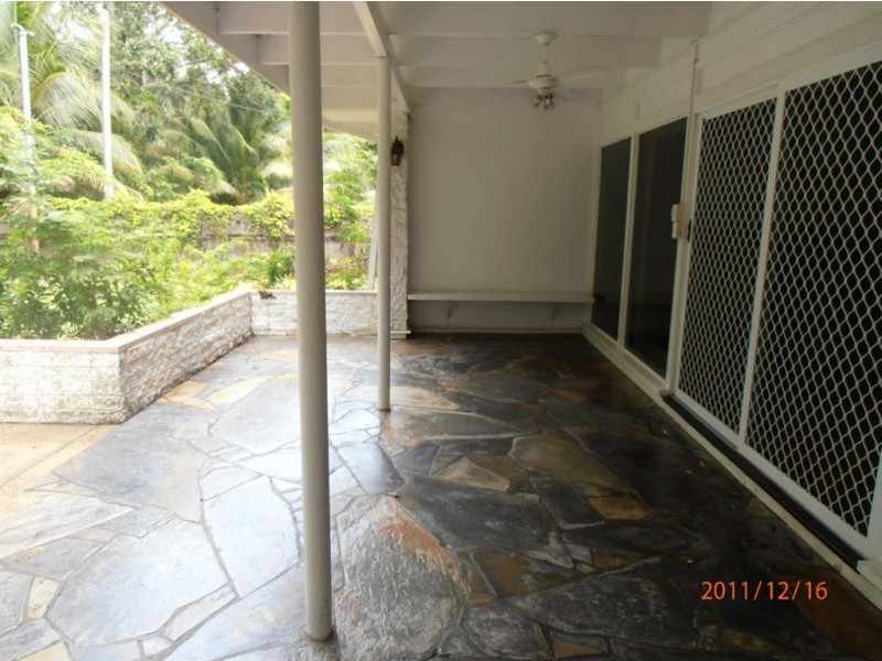 21 Oak Street, Holloways Beach QLD 4878