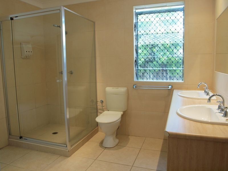 Holloways Beach QLD 4878