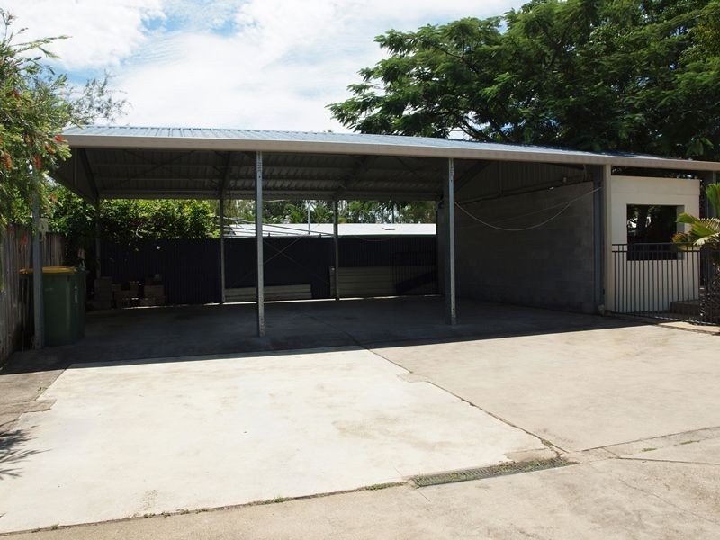 105 Oleander Street, Holloways Beach QLD 4878