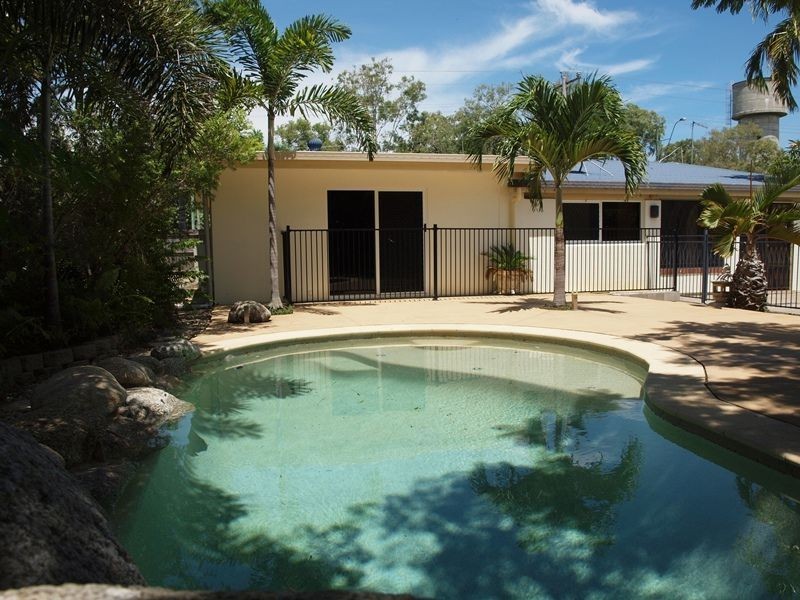 105 Oleander Street, Holloways Beach QLD 4878