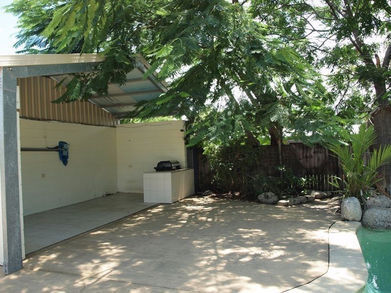 105 Oleander Street, Holloways Beach QLD 4878
