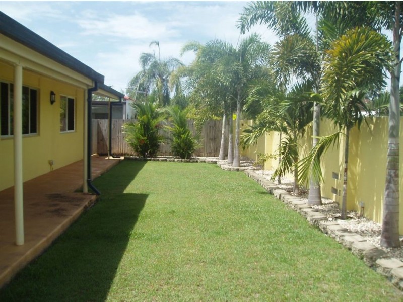 105 Oleander Street, Holloways Beach QLD 4878