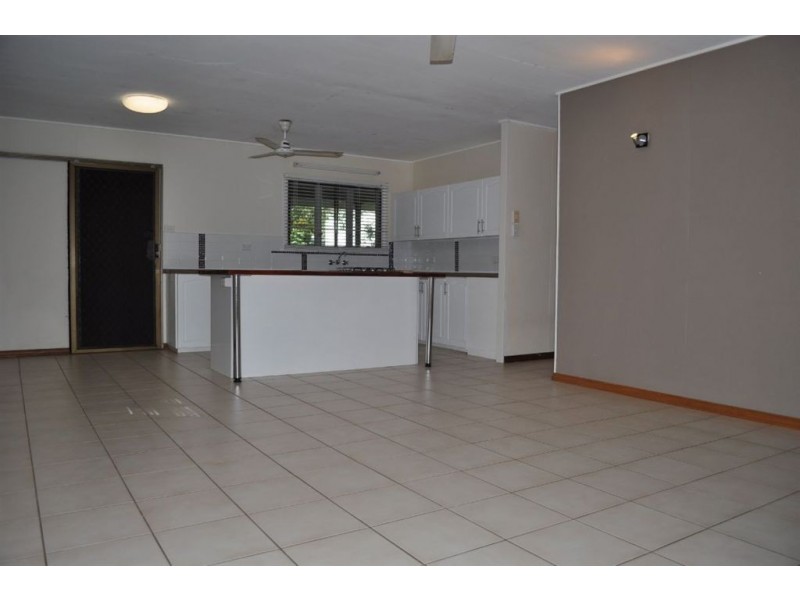 114 Wistaria Street, Holloways Beach QLD 4878