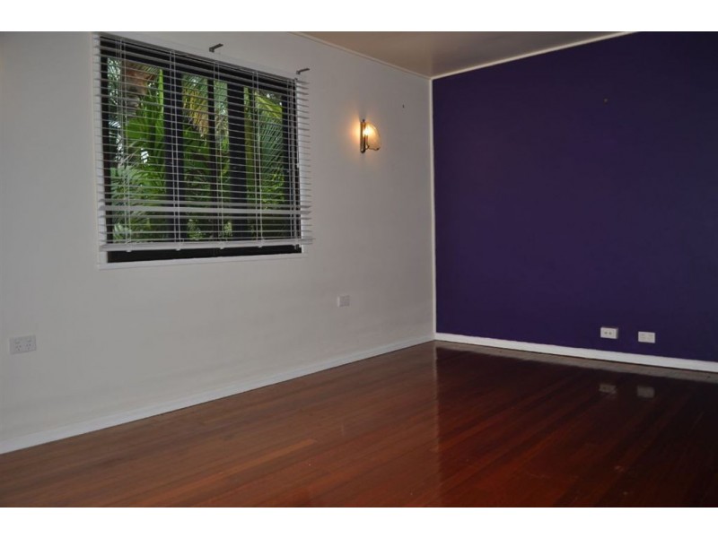 114 Wistaria Street, Holloways Beach QLD 4878