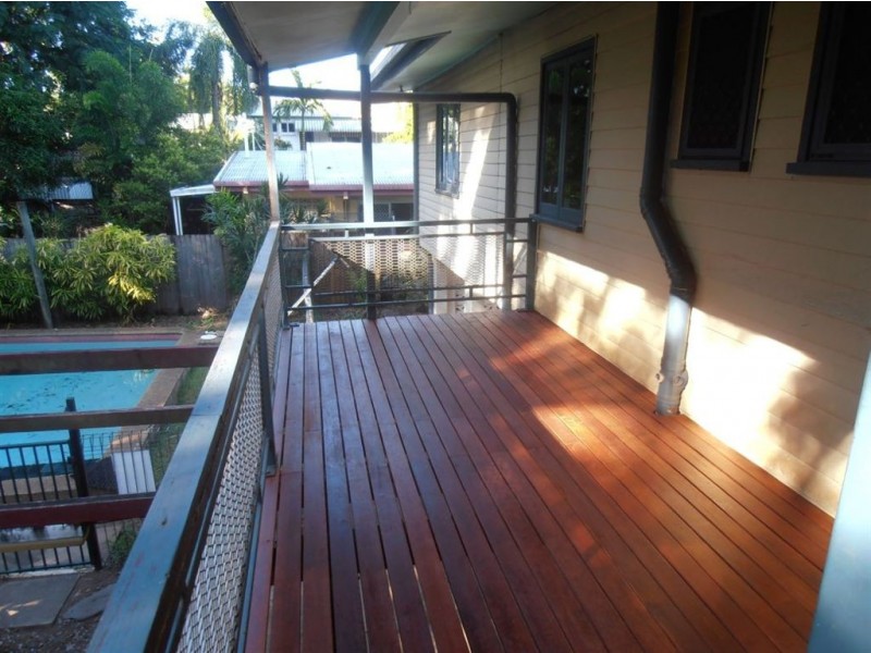 114 Wistaria Street, Holloways Beach QLD 4878