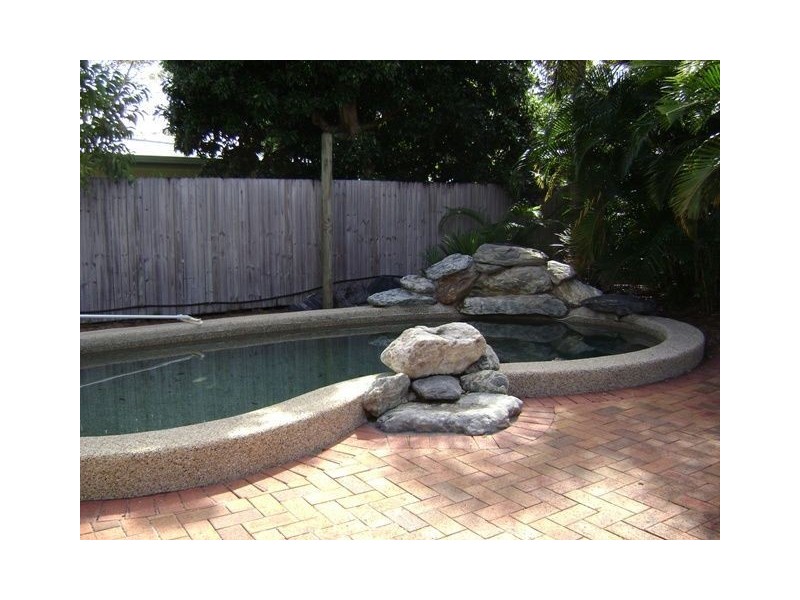 10 Hickory, Holloways Beach QLD 4878