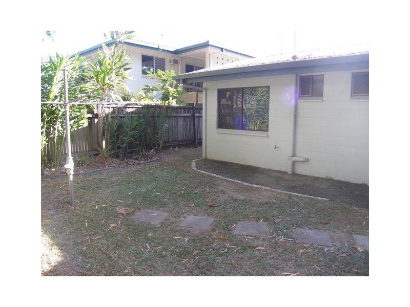 1/126 Wistaria Street, Holloways Beach QLD 4878