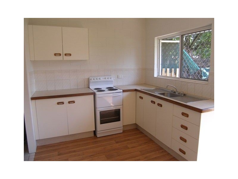 8/16 Robert, Bentley Park QLD 4869