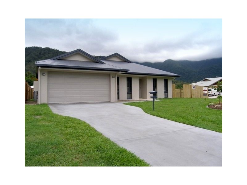 2 Nairen Close, Redlynch QLD 4870