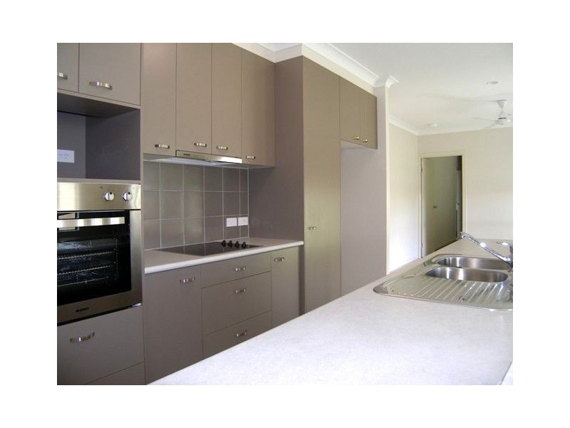 2 Nairen Close, Redlynch QLD 4870