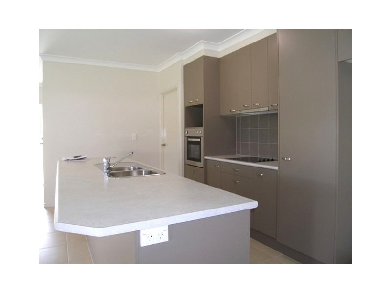 2 Nairen Close, Redlynch QLD 4870