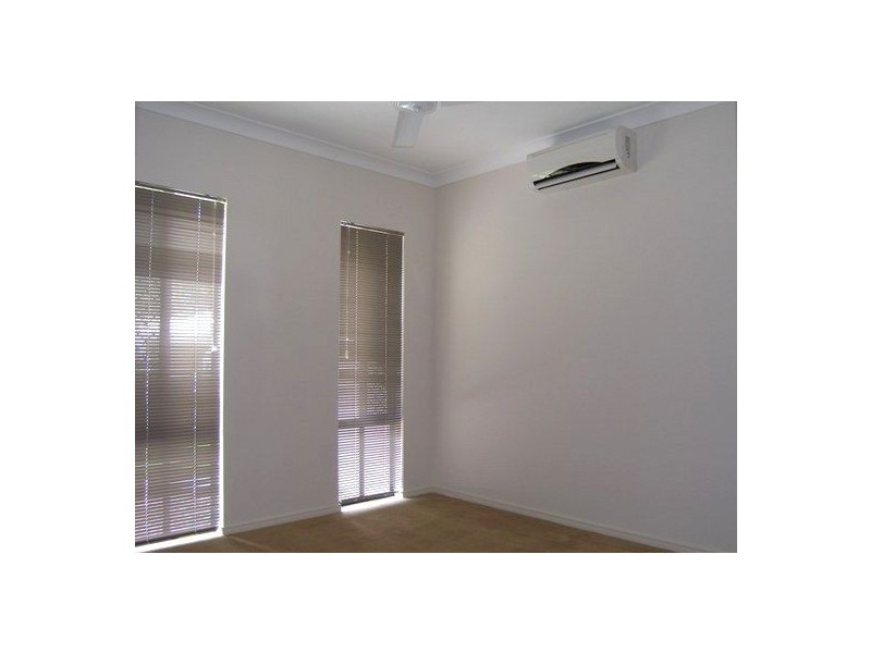 2 Nairen Close, Redlynch QLD 4870