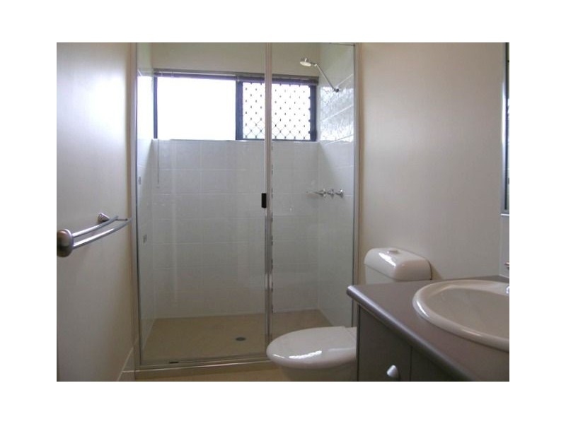 2 Nairen Close, Redlynch QLD 4870