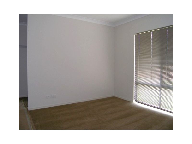 2 Nairen Close, Redlynch QLD 4870