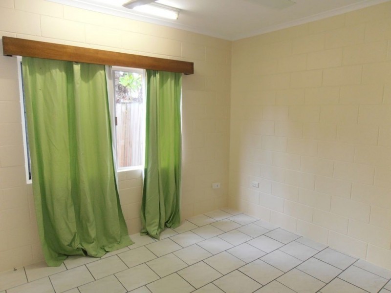 2/14 Fern Street, Holloways Beach QLD 4878