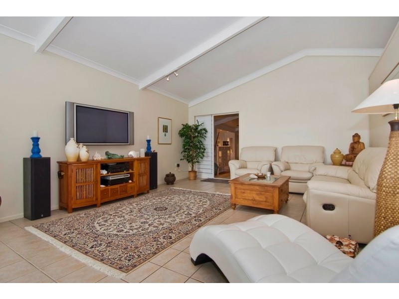 36 Hibiscus Lane, Holloways Beach QLD 4878