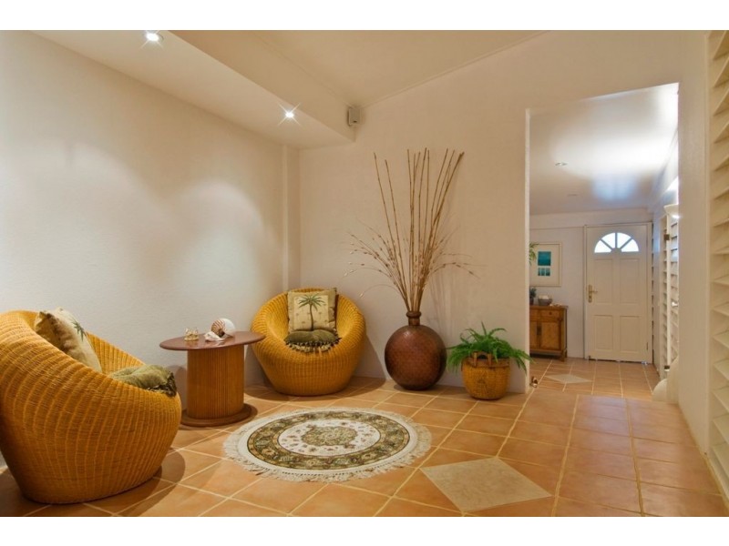 36 Hibiscus Lane, Holloways Beach QLD 4878