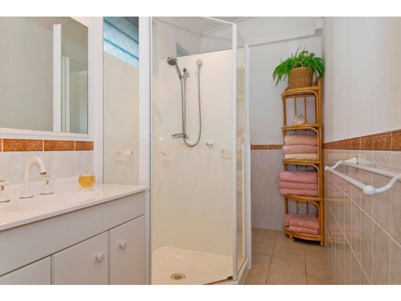 36 Hibiscus Lane, Holloways Beach QLD 4878