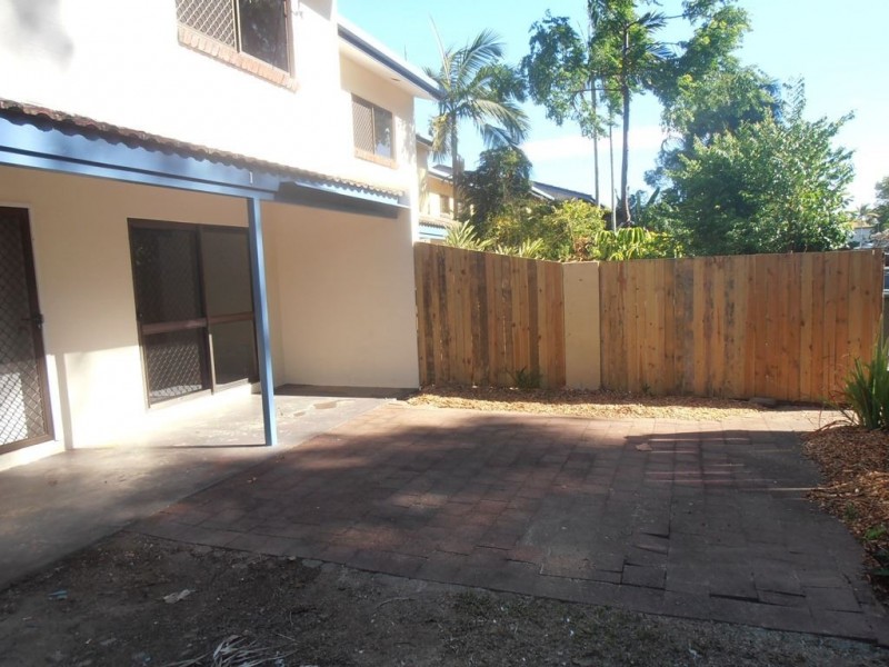 1/20-24 Palm Street, Holloways Beach QLD 4878