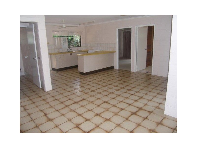 2/18 Fern Street, Holloways Beach QLD 4878