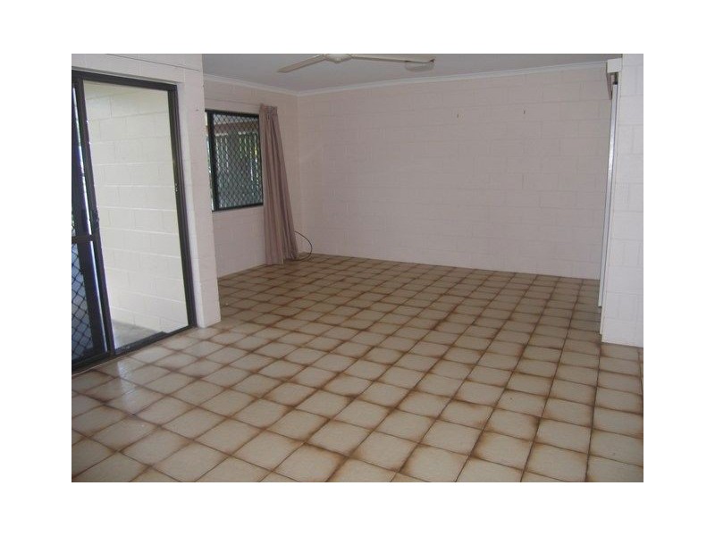 2/18 Fern Street, Holloways Beach QLD 4878