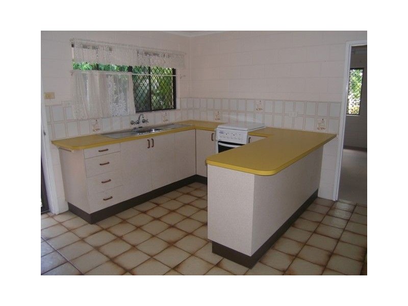 2/18 Fern Street, Holloways Beach QLD 4878