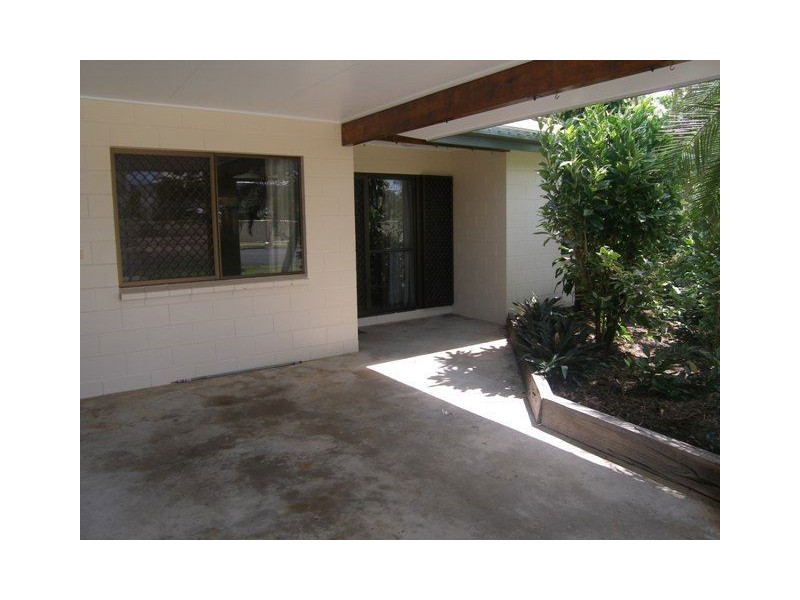 2/18 Fern Street, Holloways Beach QLD 4878