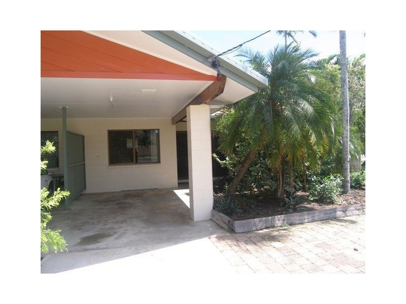 2/18 Fern Street, Holloways Beach QLD 4878