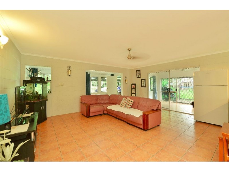 21 Maple Street, Holloways Beach QLD 4878