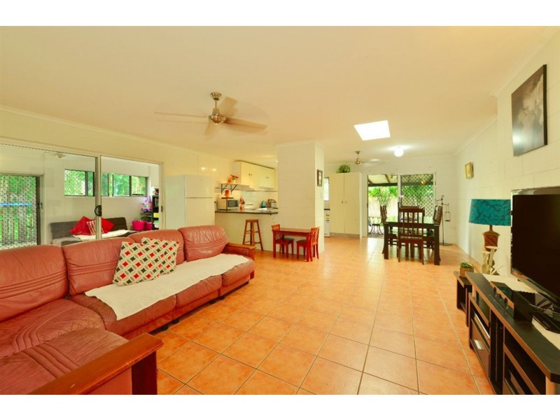 21 Maple Street, Holloways Beach QLD 4878