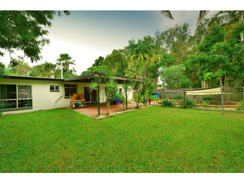 21 Maple Street, Holloways Beach QLD 4878