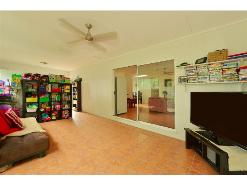 21 Maple Street, Holloways Beach QLD 4878