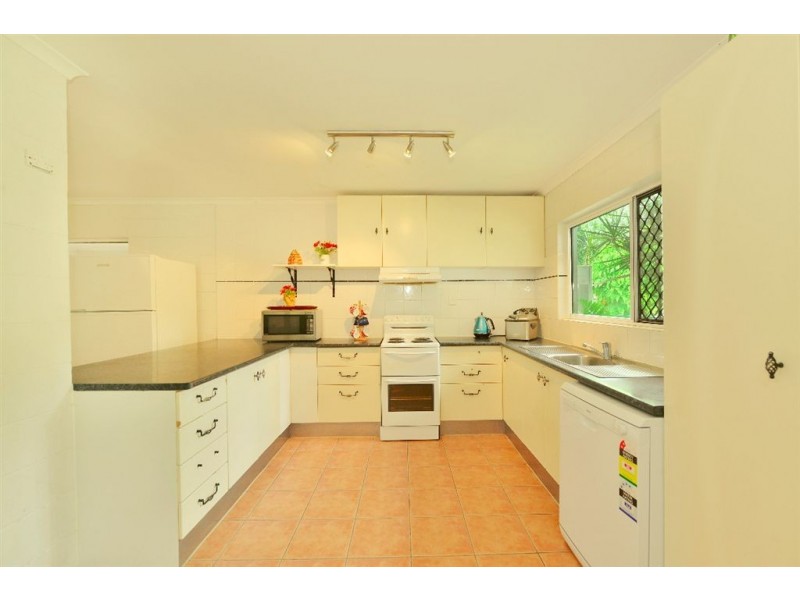 21 Maple Street, Holloways Beach QLD 4878