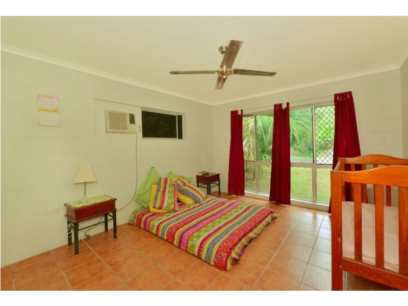 21 Maple Street, Holloways Beach QLD 4878