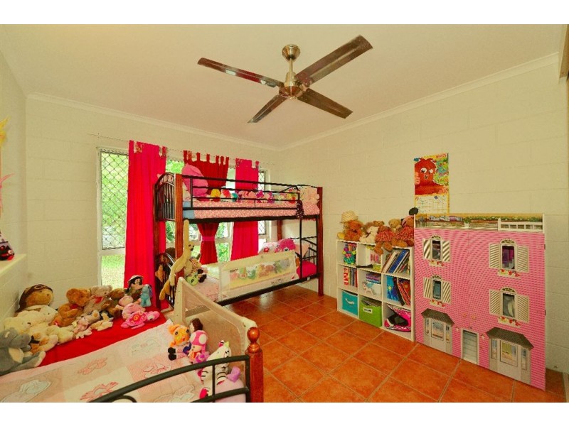 21 Maple Street, Holloways Beach QLD 4878
