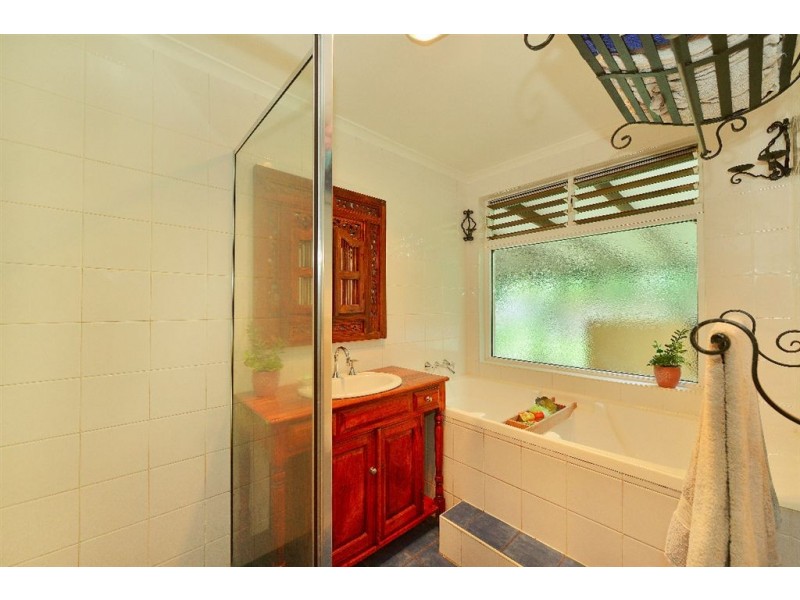 21 Maple Street, Holloways Beach QLD 4878