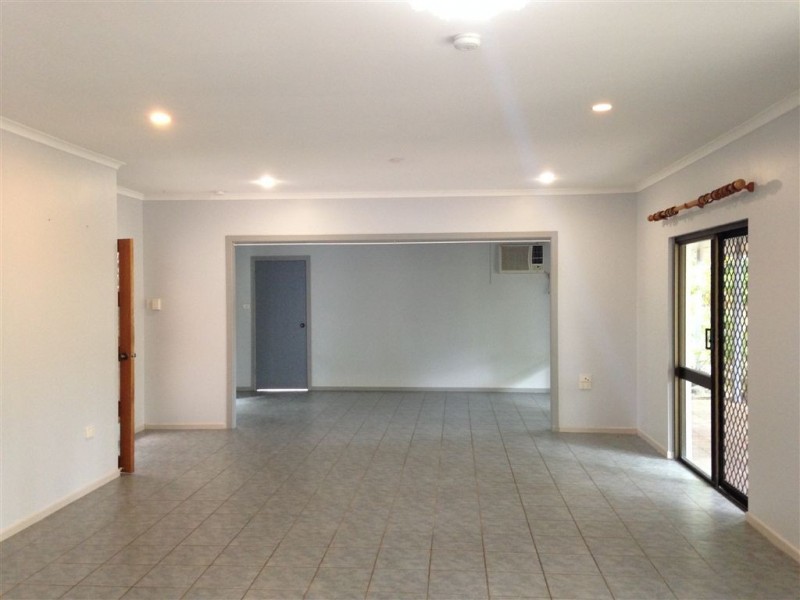 1 Wallum Close, Holloways Beach QLD 4878