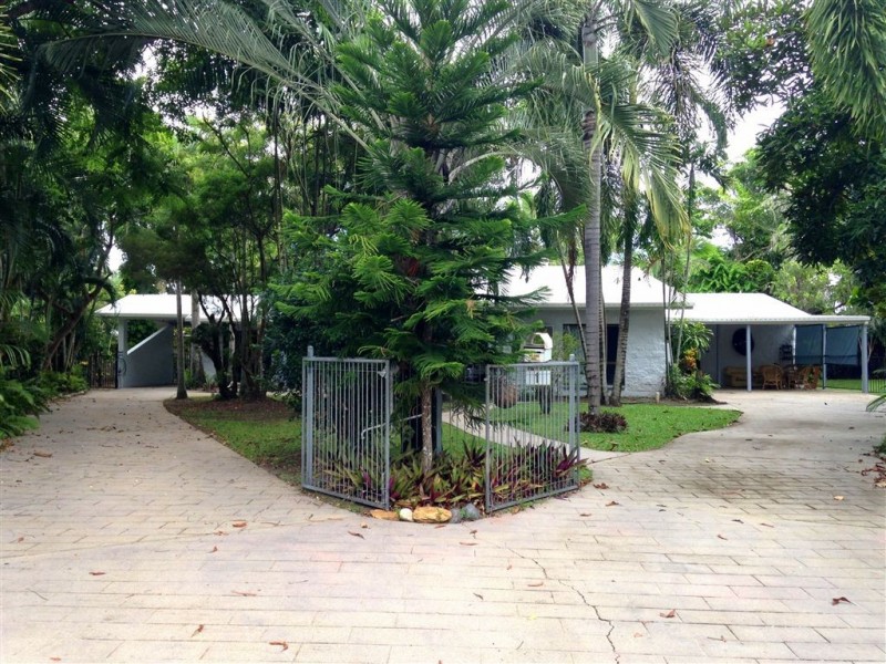 1 Wallum Close, Holloways Beach QLD 4878