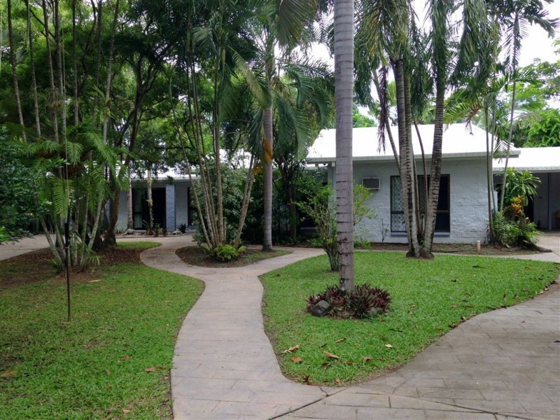 1 Wallum Close, Holloways Beach QLD 4878