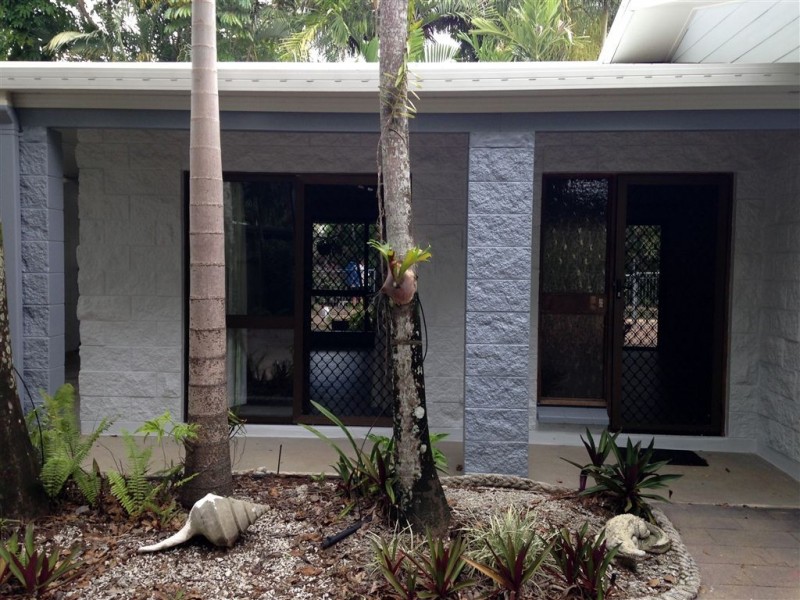 1 Wallum Close, Holloways Beach QLD 4878
