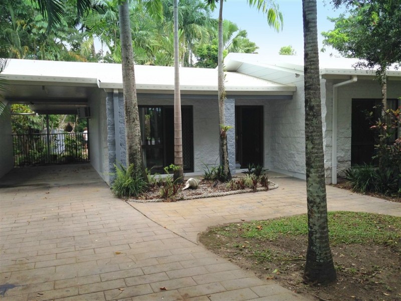 1 Wallum Close, Holloways Beach QLD 4878