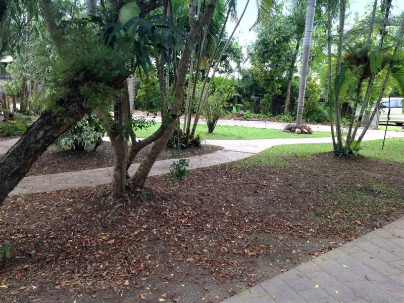1 Wallum Close, Holloways Beach QLD 4878