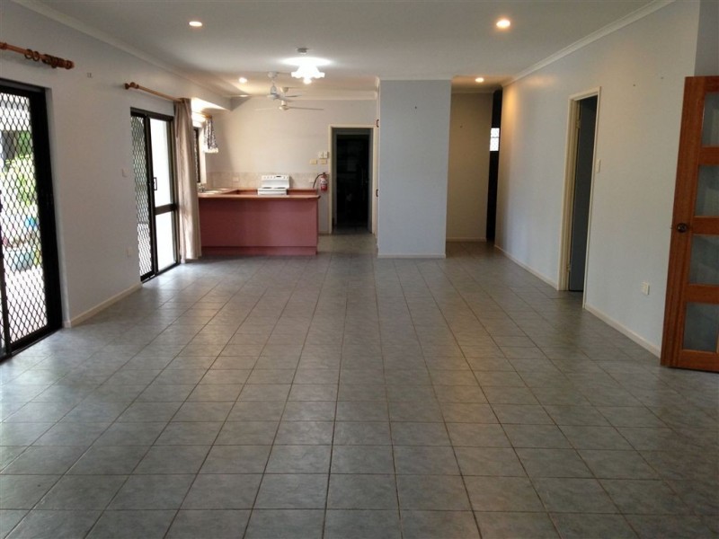 1 Wallum Close, Holloways Beach QLD 4878