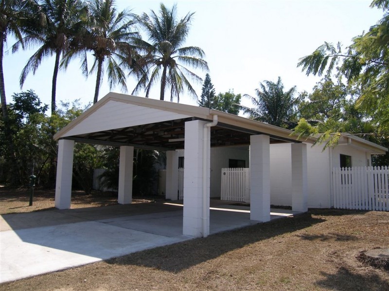 22 Baronia Crescent, Holloways Beach QLD 4878