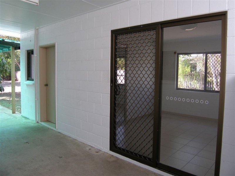 22 Baronia Crescent, Holloways Beach QLD 4878