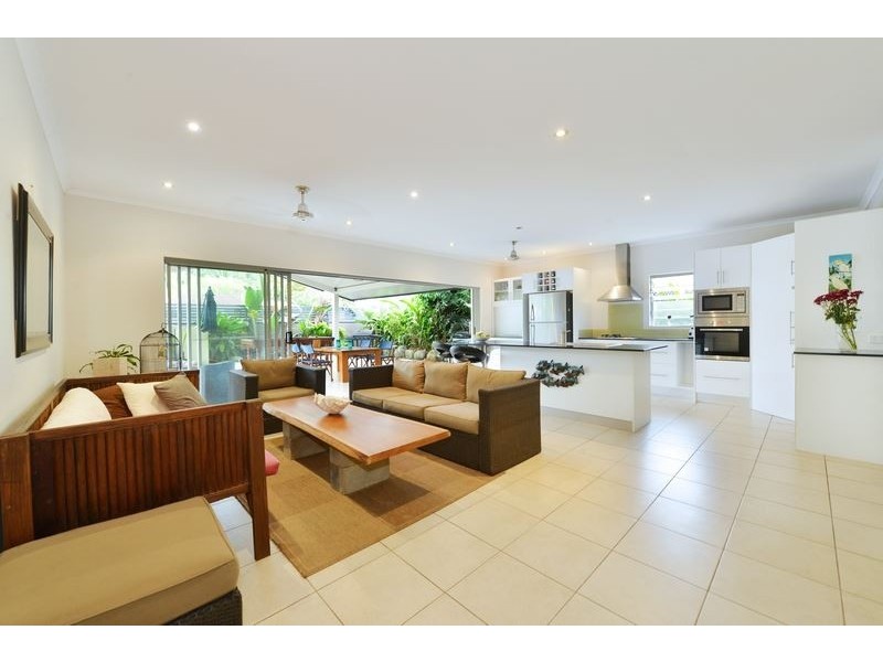 2 Carramar Crescent, Caravonica QLD 4878