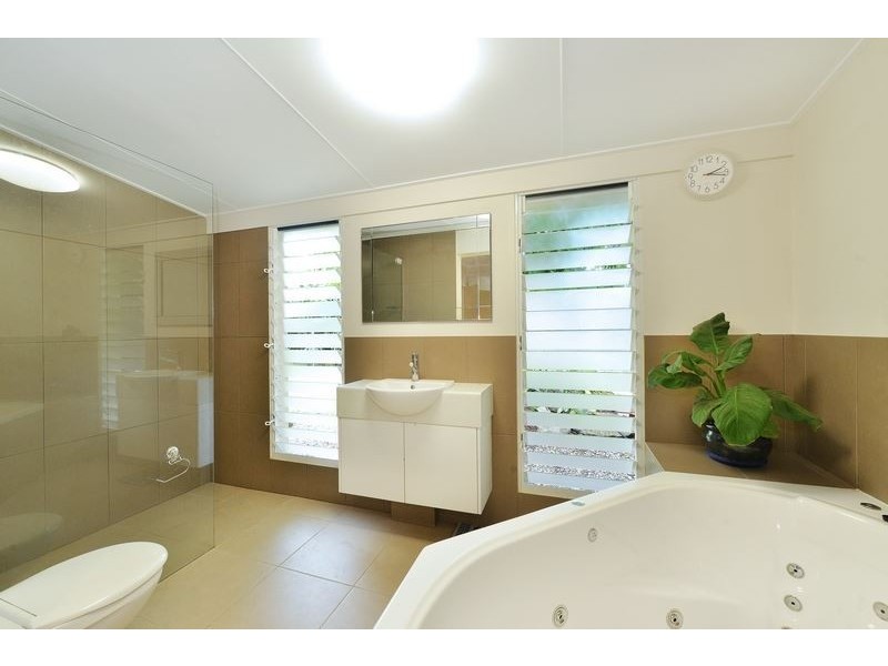 2 Carramar Crescent, Caravonica QLD 4878