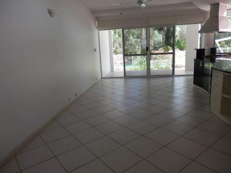 4/2 Deauville Close, Yorkeys Knob QLD 4878