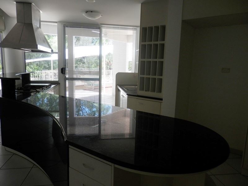 4/2 Deauville Close, Yorkeys Knob QLD 4878