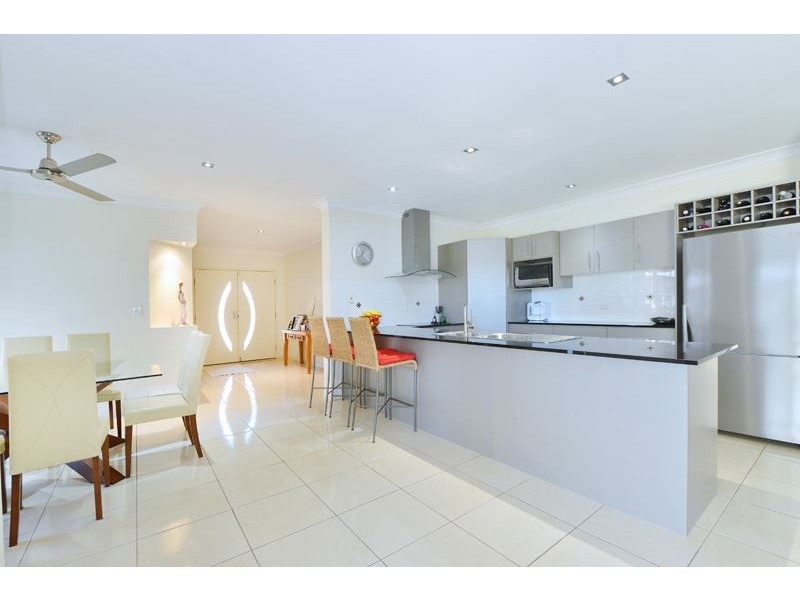 13 Springbrook Avenue, Redlynch QLD 4870